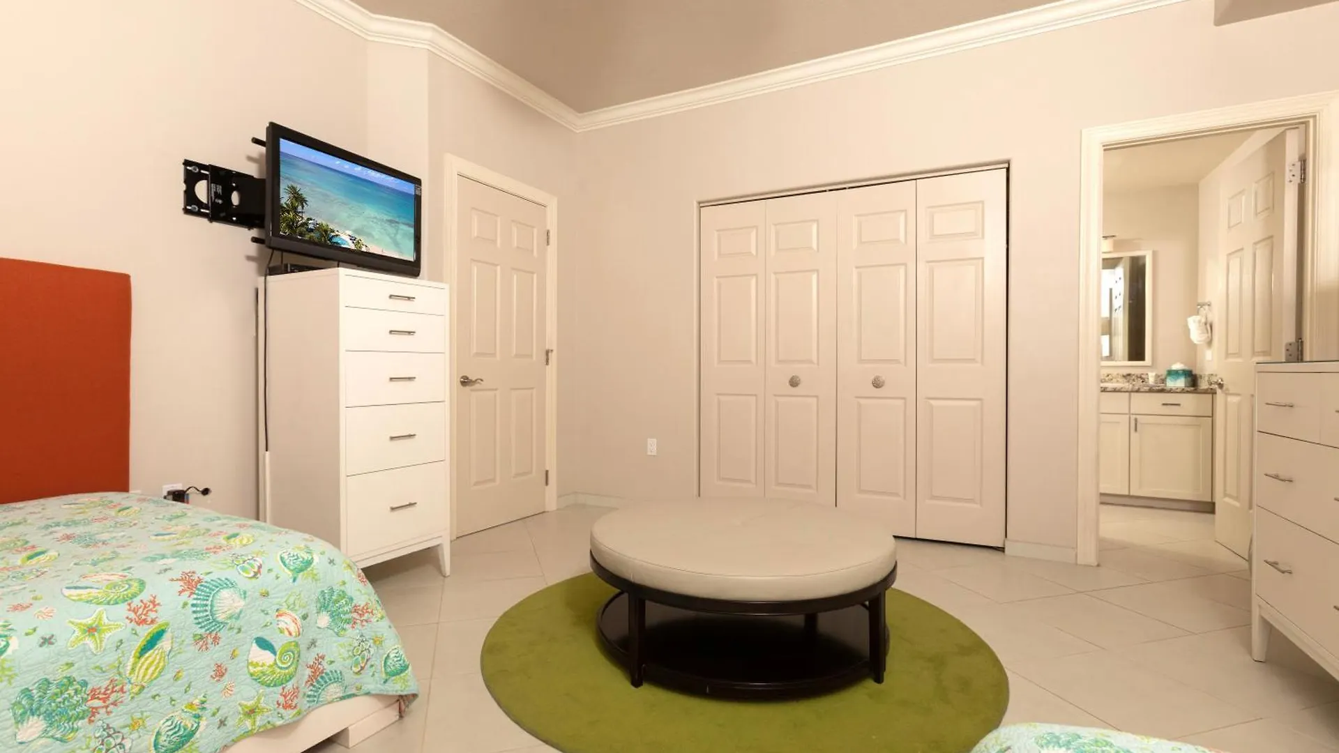Apartment South Bay Beach Club 24 - 4 Bedroom 4 Bathroom Unit West Bay
