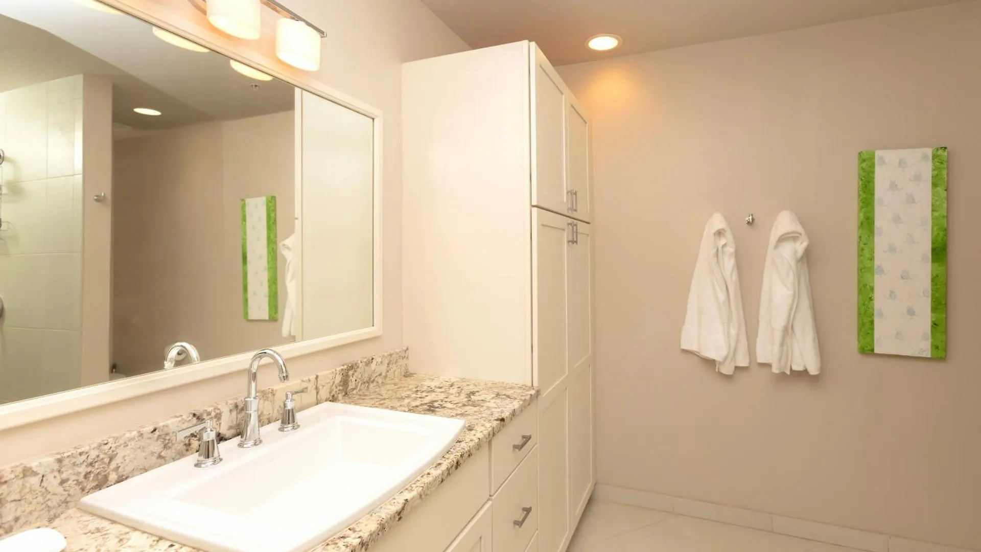 South Bay Beach Club 24 - 4 Bedroom 4 Bathroom Unit West Bay
