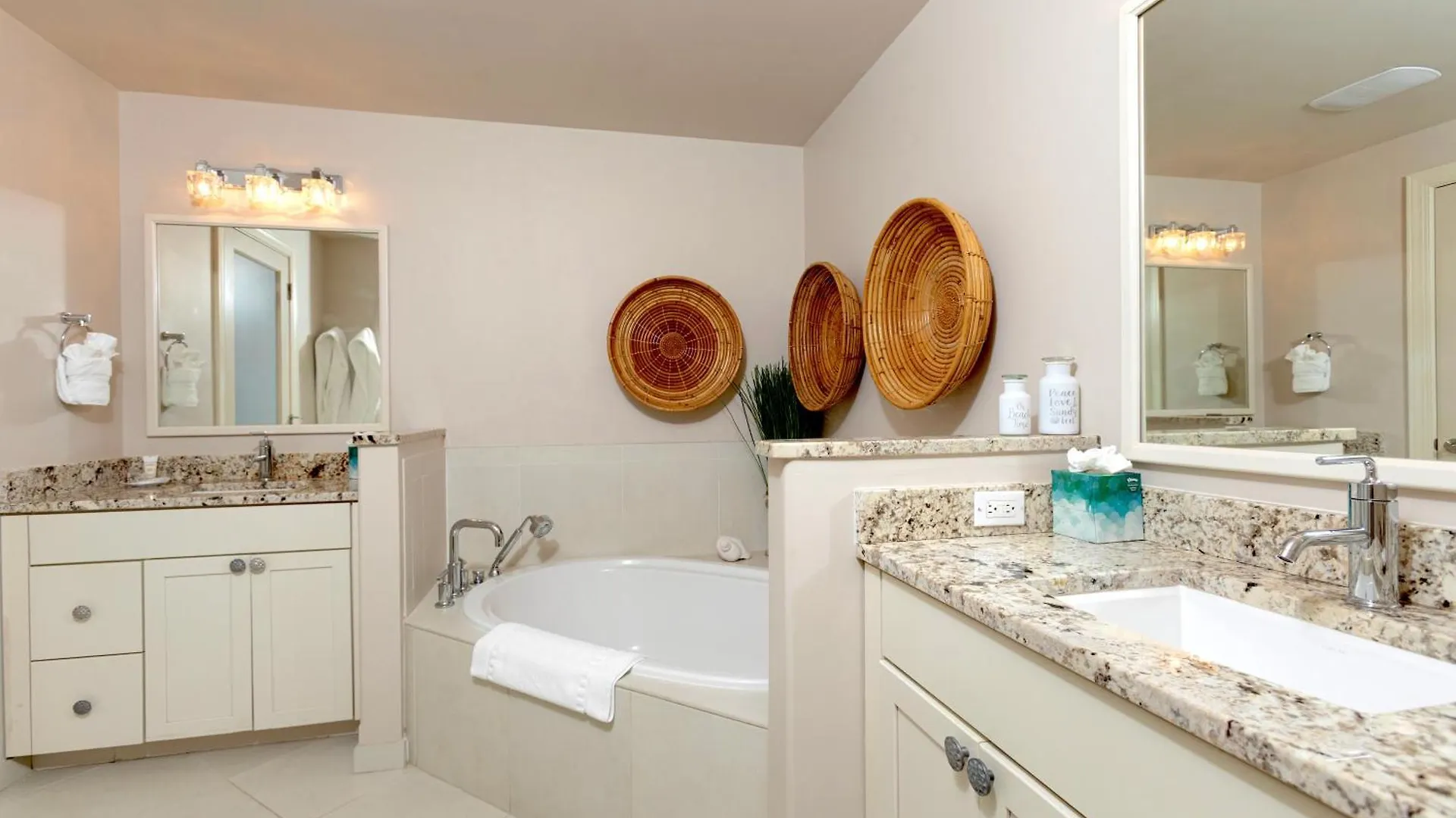 Apartment South Bay Beach Club 24 - 4 Bedroom 4 Bathroom Unit West Bay