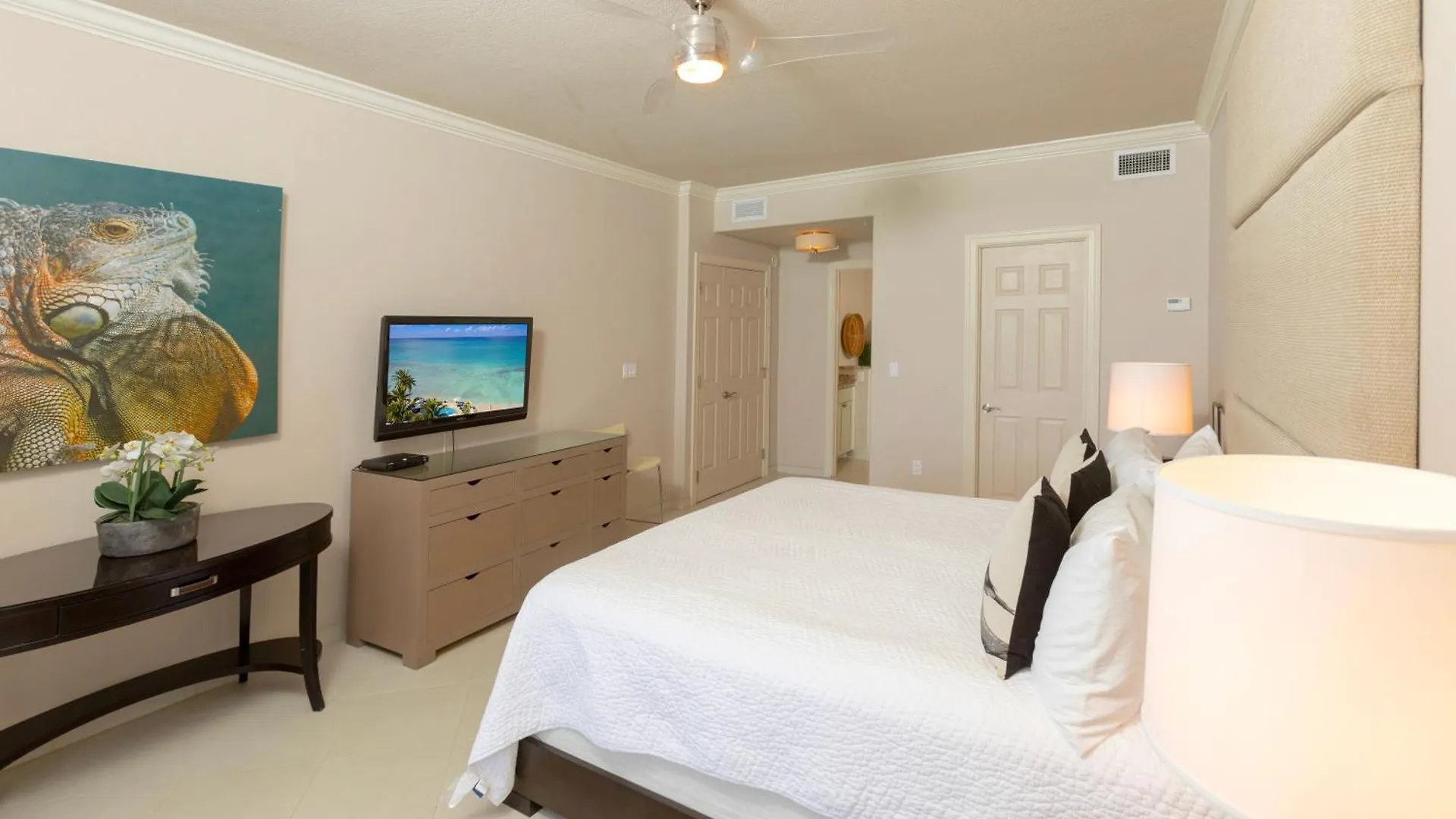 South Bay Beach Club 24 - 4 Bedroom 4 Bathroom Unit West Bay 0*,