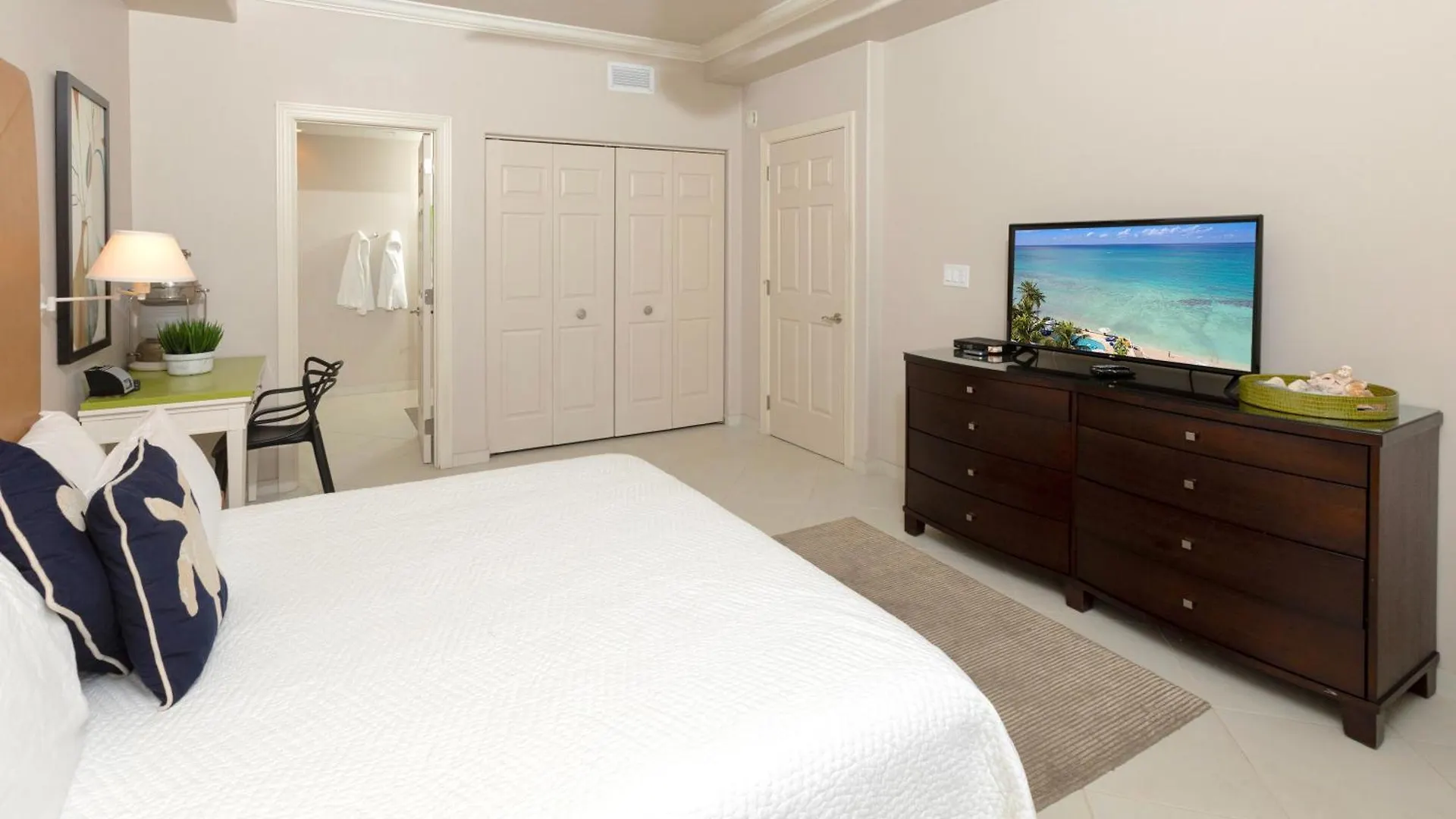 Apartment South Bay Beach Club 24 - 4 Bedroom 4 Bathroom Unit West Bay Cayman Islands