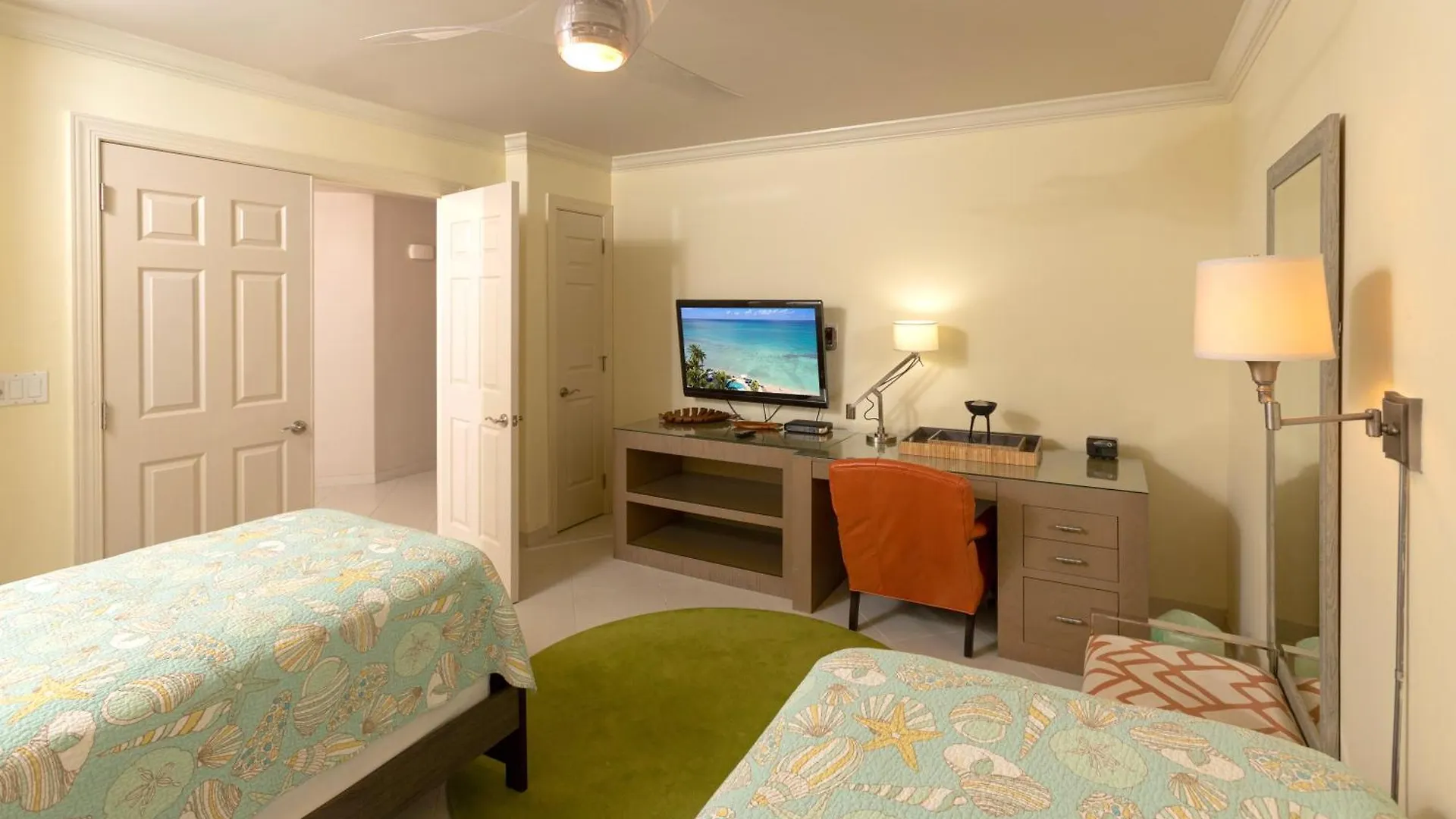 South Bay Beach Club 24 - 4 Bedroom 4 Bathroom Unit West Bay Apartment