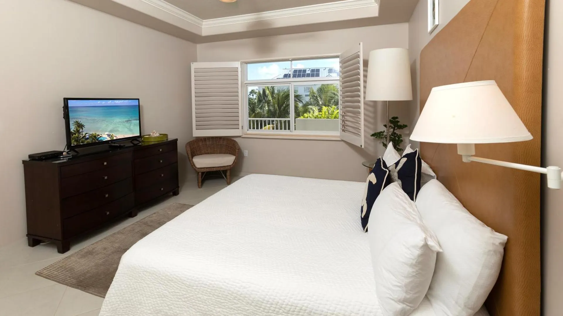 South Bay Beach Club 24 - 4 Bedroom 4 Bathroom Unit West Bay