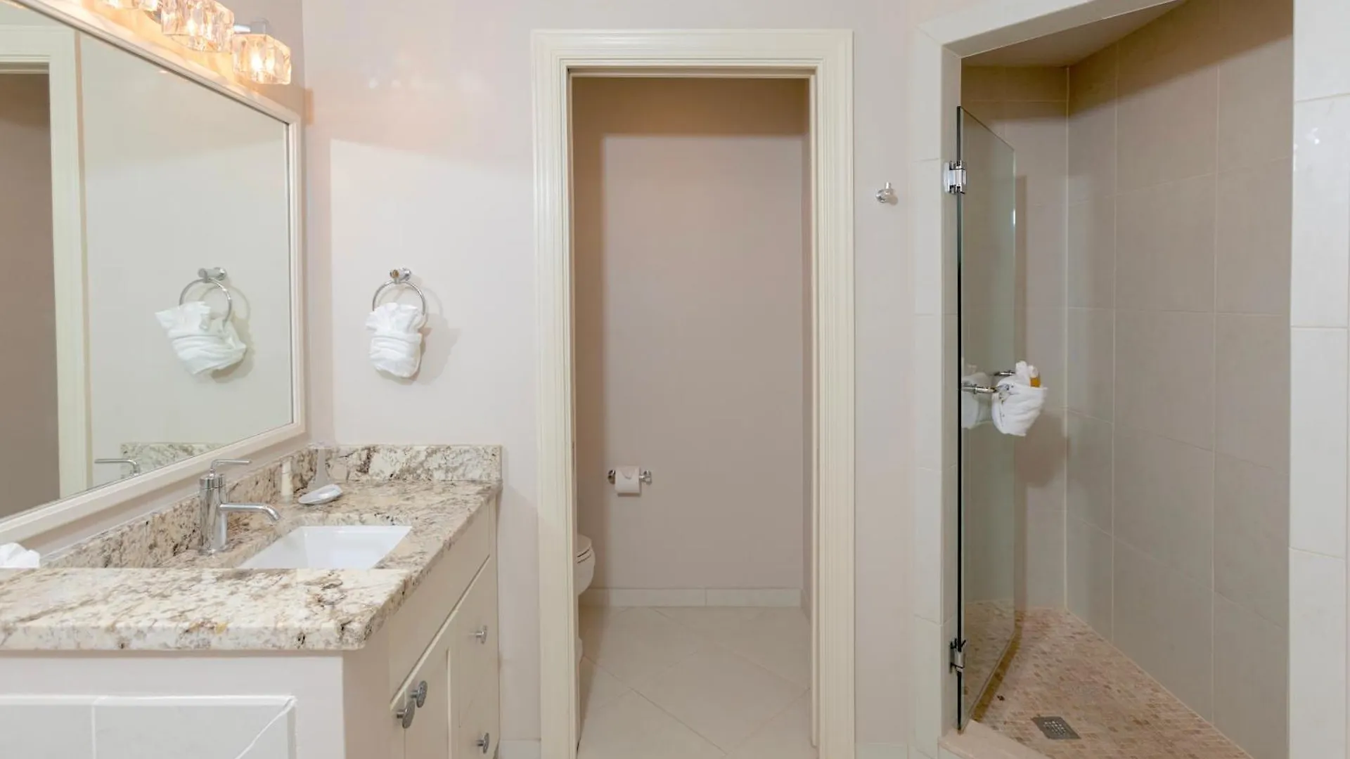 Apartment South Bay Beach Club 24 - 4 Bedroom 4 Bathroom Unit West Bay