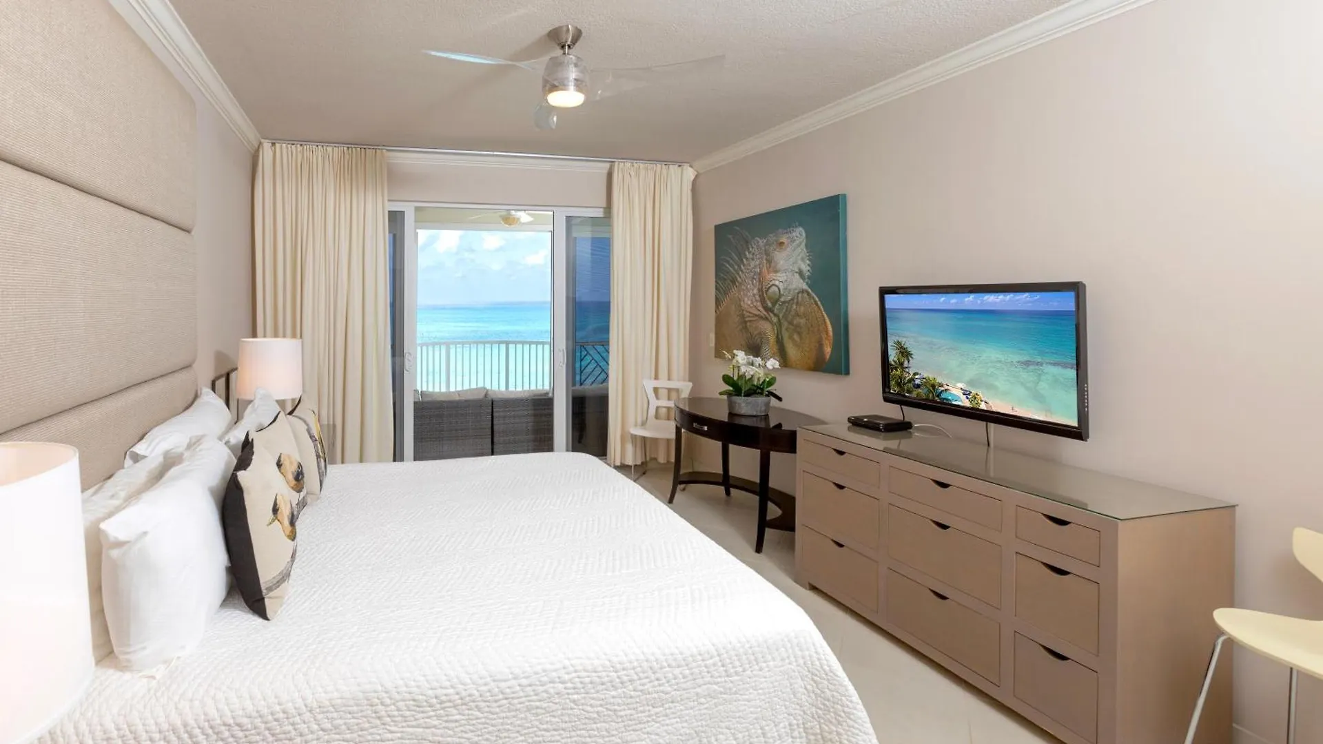 Apartment South Bay Beach Club 24 - 4 Bedroom 4 Bathroom Unit West Bay