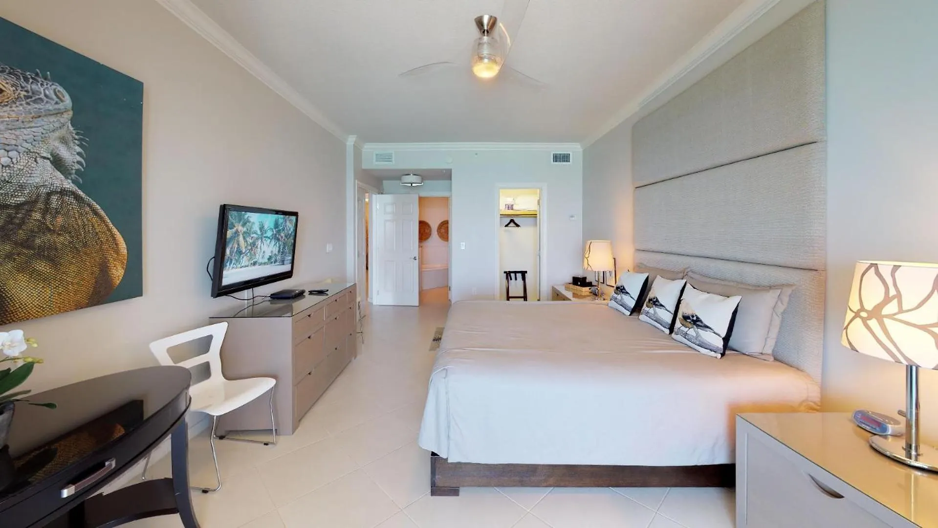 South Bay Beach Club 24 - 4 Bedroom 4 Bathroom Unit West Bay Apartment